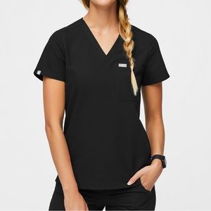 Fig’s Scrubs Women’s Catarina One-Pocket Scrub Top - XS Black